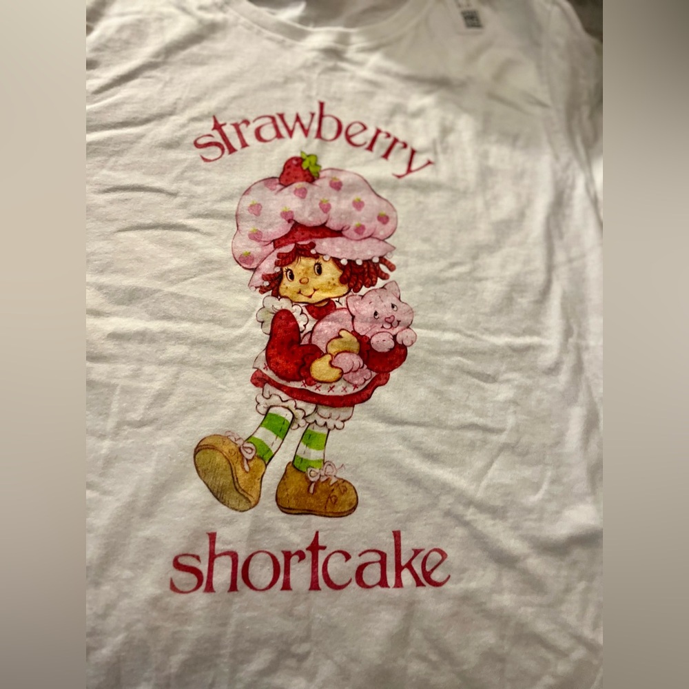 New! Strawberry Shortcake White Short Sleeve T-Shirt M - Picture 2 of 3